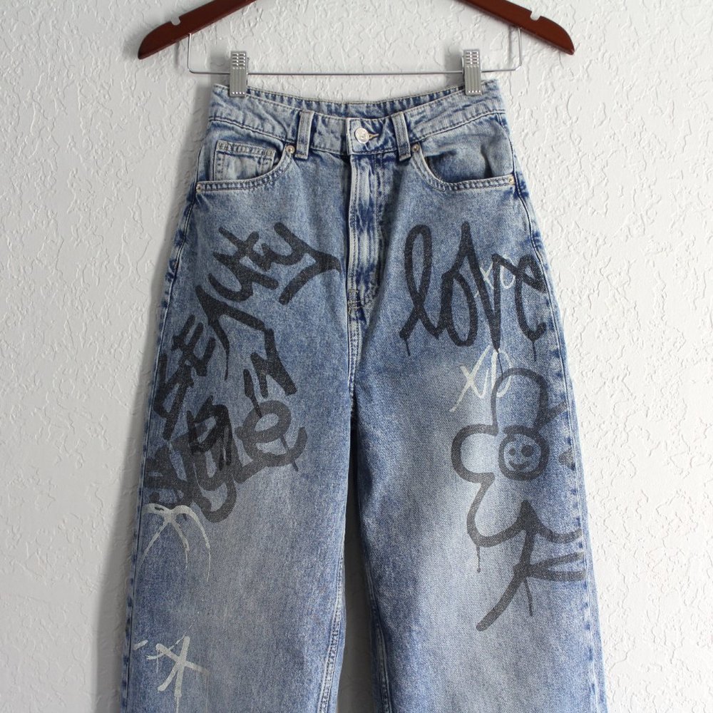 H&M Graffiti ultra High Waisted Wide Leg Jeans Size 0 / inseam 32 - Picture 3 of 15